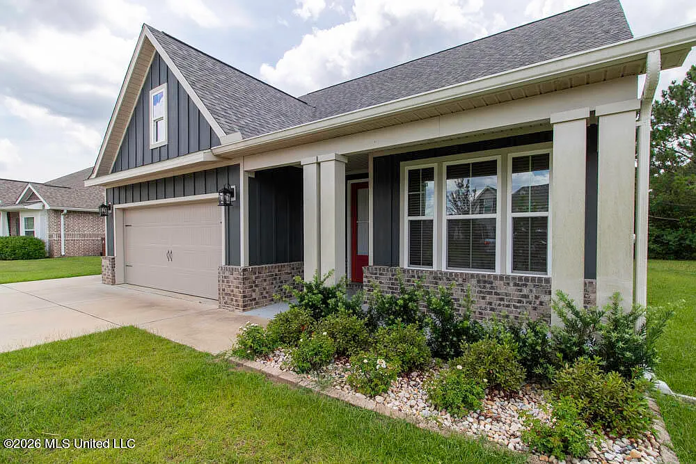 3 bed, 2.5 bath, 2004 sqft, $2,500 — Photo 3