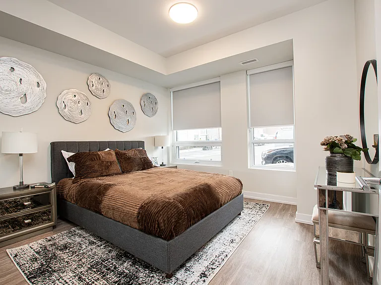 2475 Hurontario St — Photo 9
