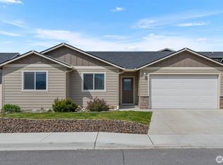 2259 S Mysical Loop, East Wenatchee, WA 98802