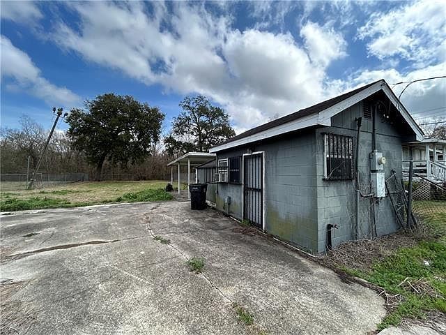 1st image of 3500 Adrian St