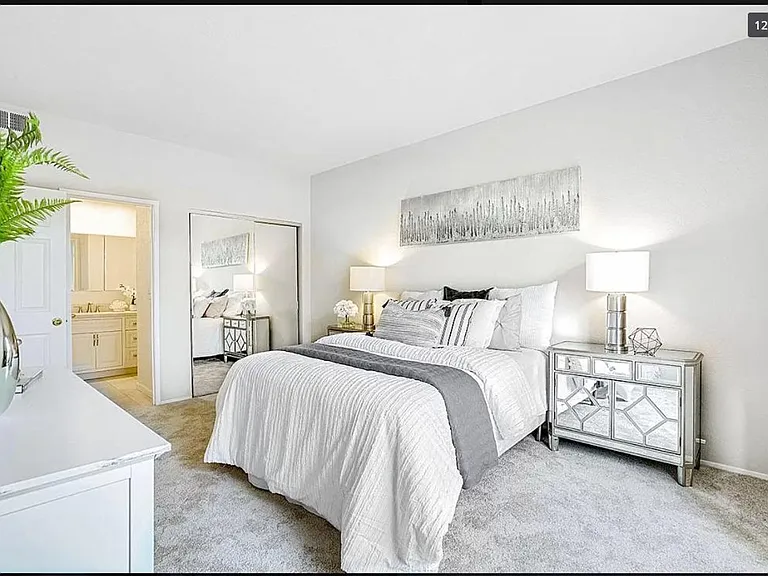 24 Washington Square Dr — Photo 11