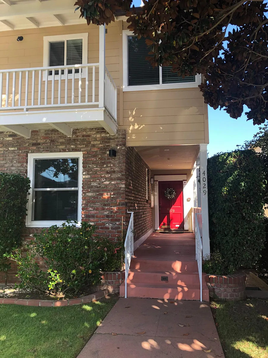 front door and mail boxes - 4029 Beresford St #6