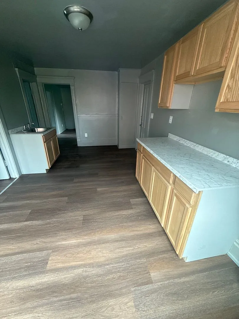 211 Ash St — Photo 2