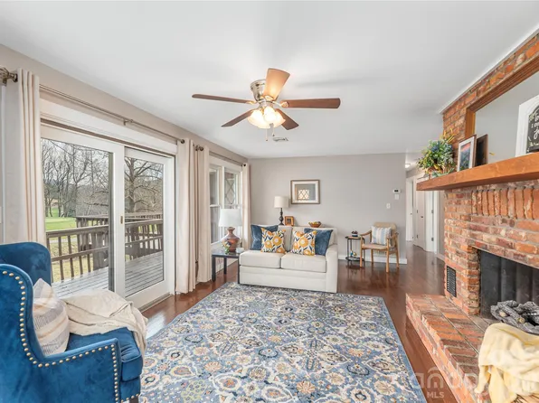 85 Dawn Ln, Canton, NC 28716