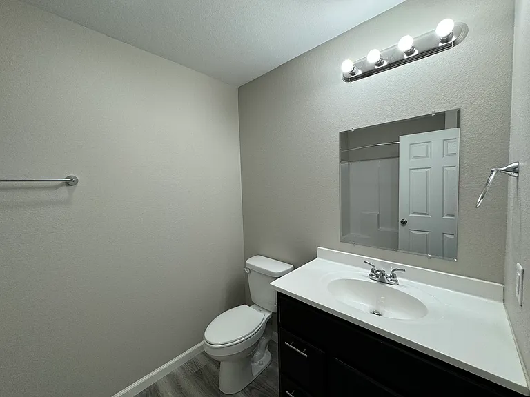 Creekside Apartments — Photo 61