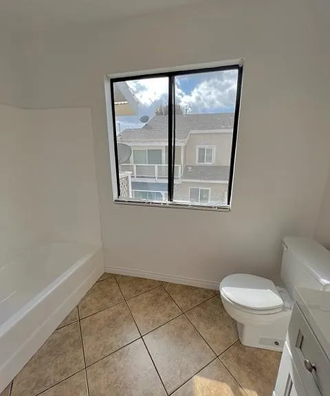 7893 Cerritos Ave — Photo 43