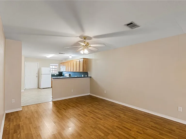 912 Willow Pond St — Photo 8