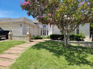 419 Redbird Ln, Fredericksburg, TX 78624