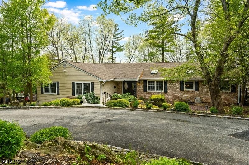 1st image of 7 Chadwick Rd