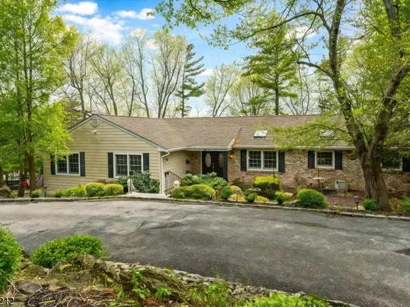 7 Chadwick Rd, Livingston Twp., NJ 07039