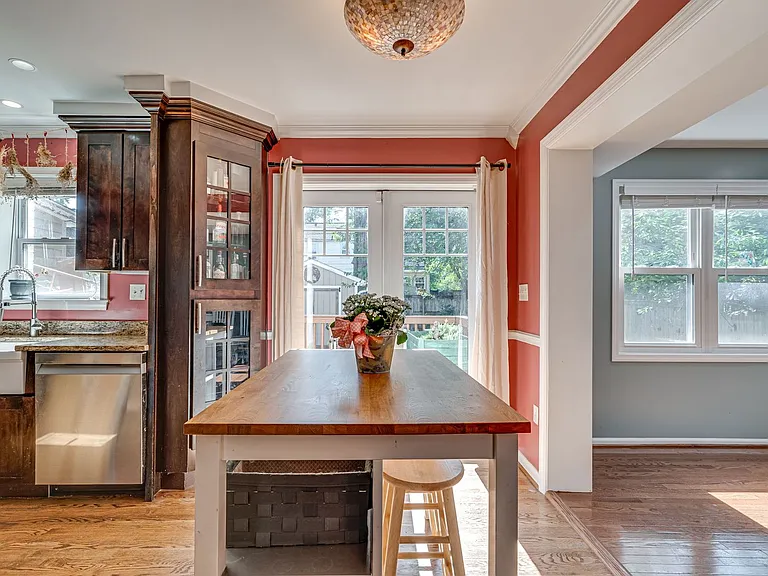 2848 Fairhaven Ave — Photo 4