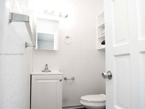 3rd image of 4109 N Ocean Dr #11