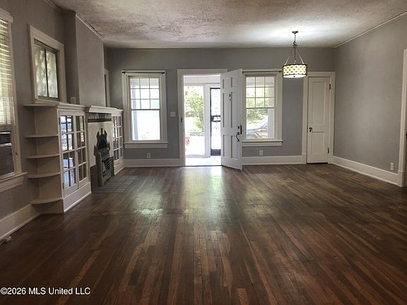 2nd image of 1319 Hazel St