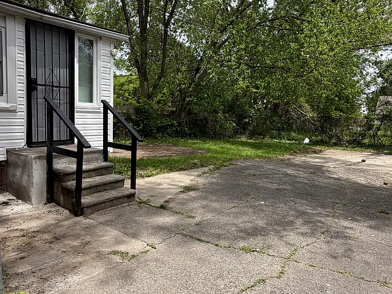 14820 Ardmore St — Photo 3