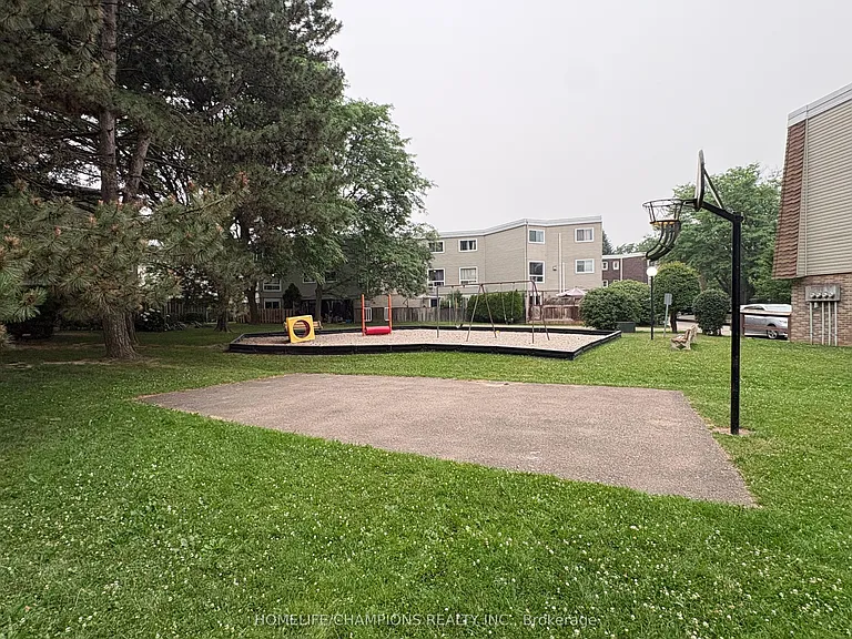 60 Elmsdale Dr #33 — Photo 13