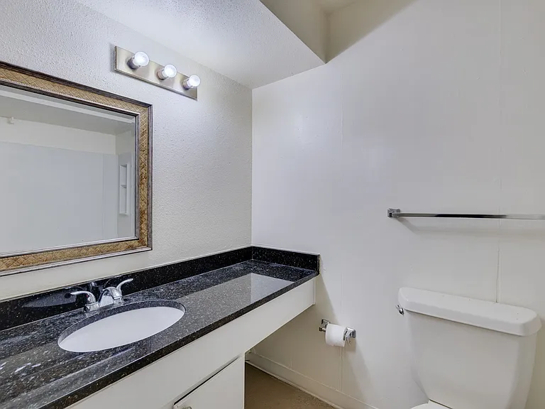 2865 Winkler Ave #401 — Photo 11