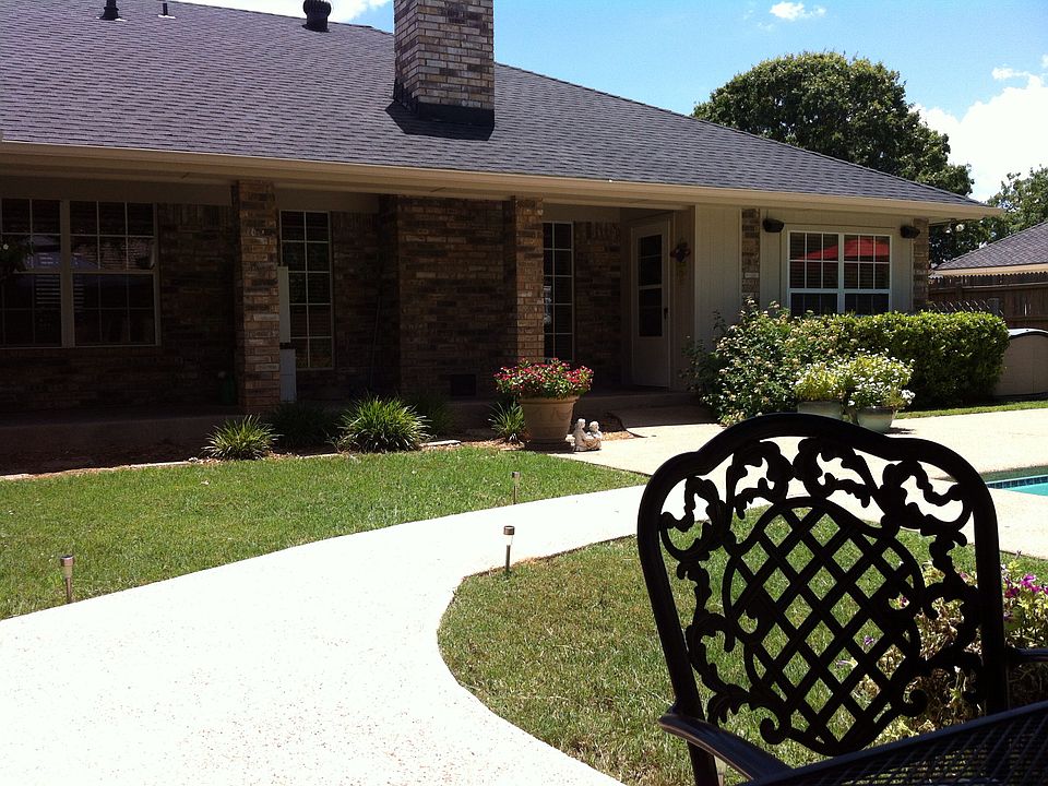 2nd image of 1233 Newcastle Dr