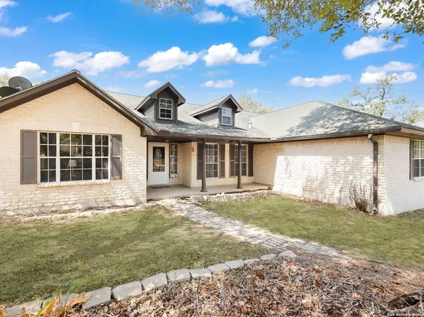 119 TURALURA LN, Floresville, TX 78114