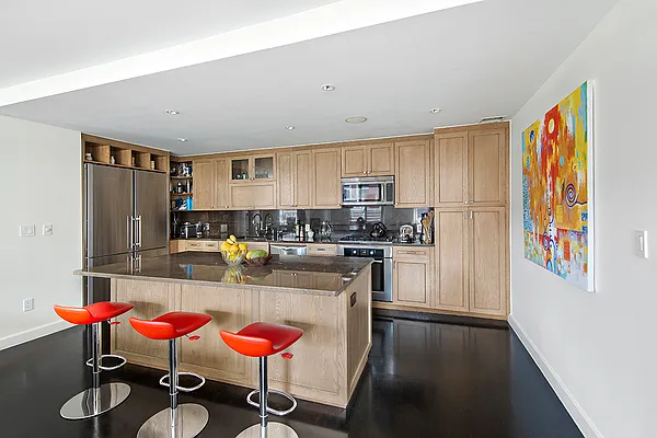 Sold by LL Real Estate Services | media 2