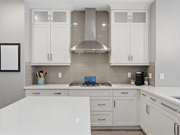 4th image of 2827 B E 40th St SW