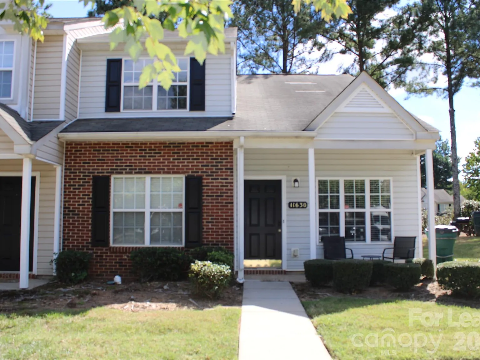 3 bed, 2.5 bath, 1357 sqft, $1,700 — Photo 1