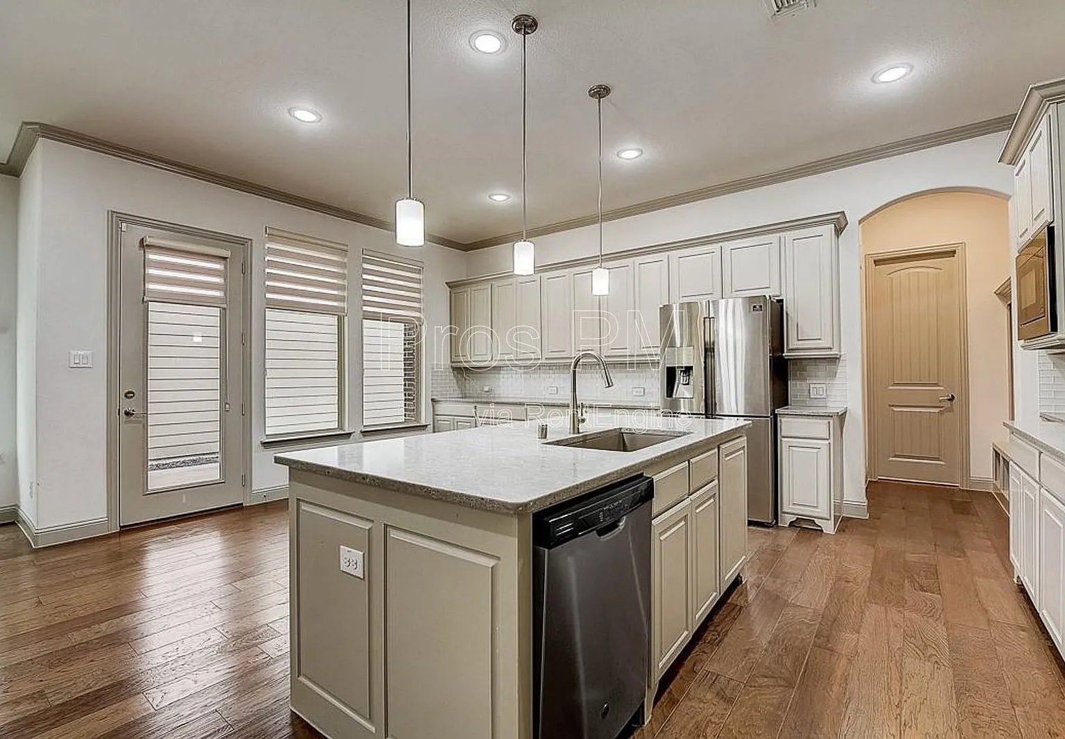 4 bed, 3.0 bath, 2820 sqft, $3,599 — Photo 4