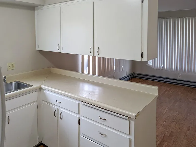 2855 Front 2865 St NE — Photo 37