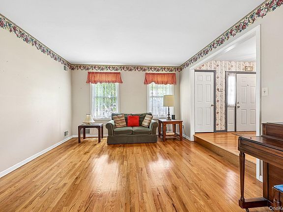 4th image of 118 Pelham Drive