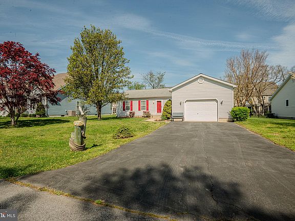3rd image of 66 Radcliffe Dr
