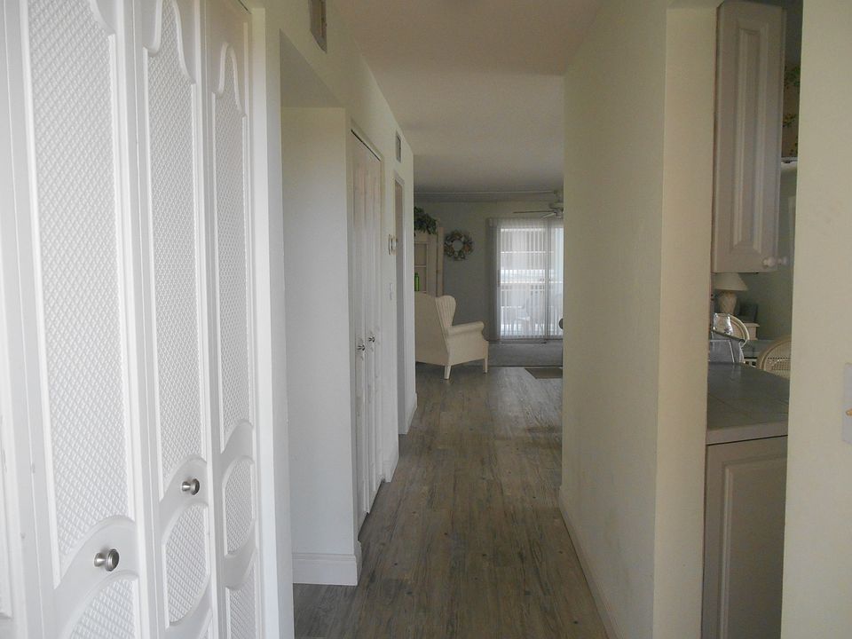 Entrance/Hall Way