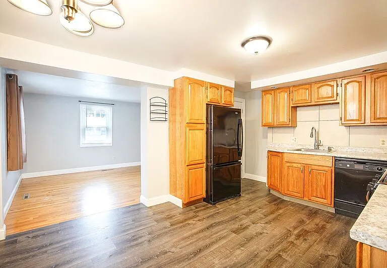 39 Greenwood St — Photo 8