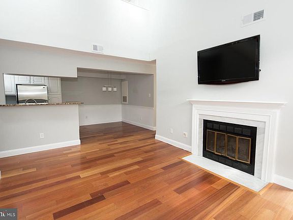A nicely sized living room with fireplace