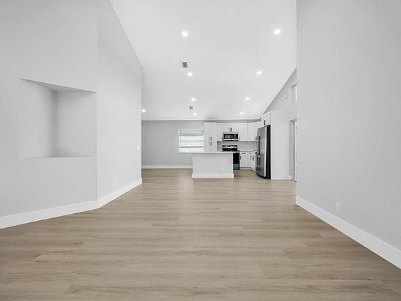 5th image of 707 Stanton Drive