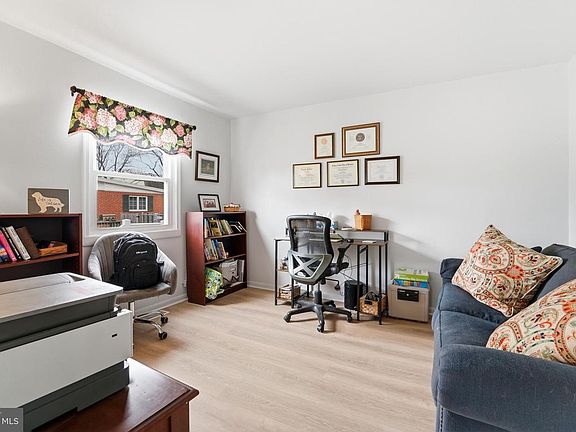 3rd image of 7806 Appletree Rd