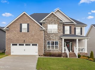 104 Brookberry Rd, Oak Ridge, TN 37830