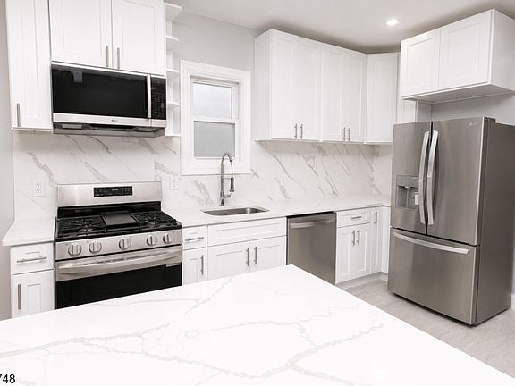 5th image of 734 Summer Ave Floor 1