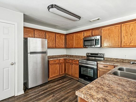 5th image of 18155 Briarwood Dr