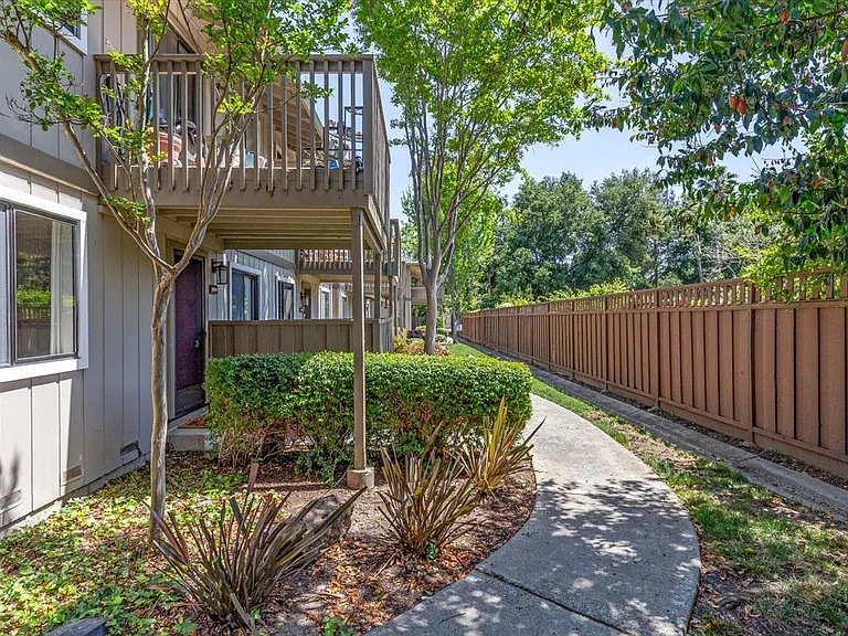 18948 Sara Park Cir — Photo 14