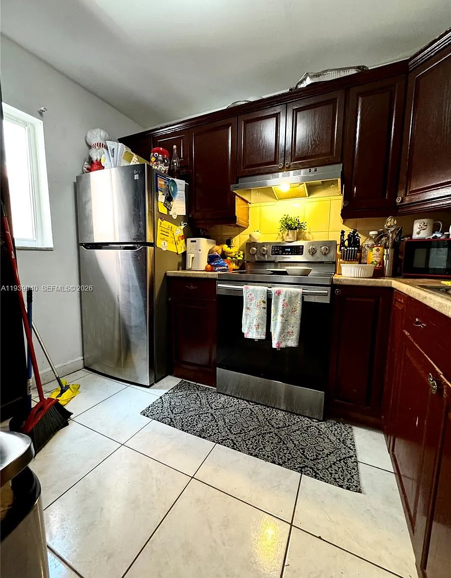 Point South Condo — Photo 1