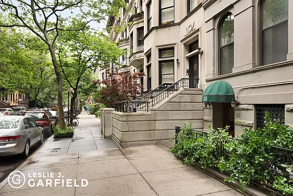 Rented by Leslie J. Garfield | media 30