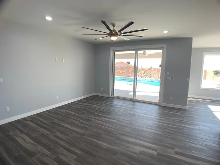 3050 Palisades Dr — Photo 3