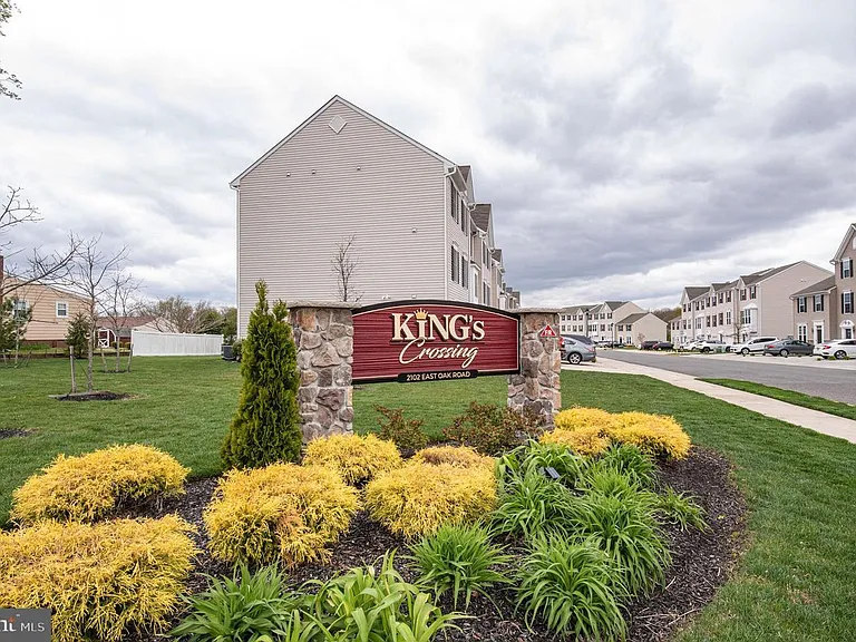 2102 E Oak Rd #F2 — Photo 40
