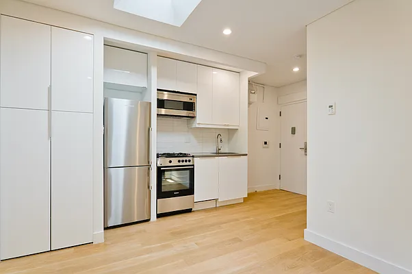 Rented by Veracity NYC LLC | media 16