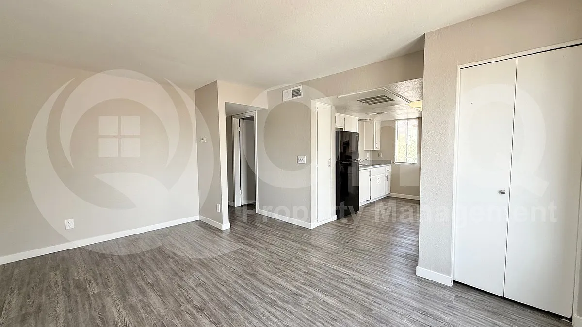 2 bed, 1.0 bath, 739 sqft, $1,000 — Photo 2