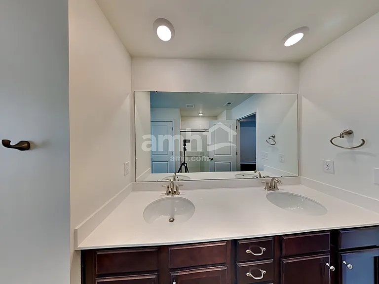553 Rivermist Dr — Photo 15