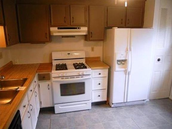 4th image of 2549 S Huntington Ave
