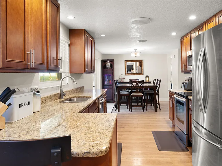 878 Evergreen Ave — Photo 12
