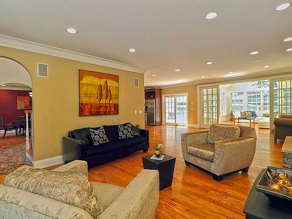 Sunfilled huge living area