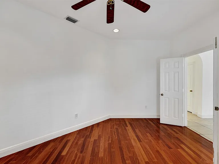10902 Tamoron Ln — Photo 25