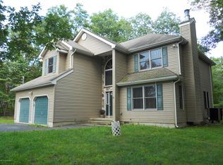 2216 Puddle Ct, East Stroudsburg, PA 18302